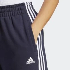 ADIDAS Essentials 3-Stripes French Terry Loose-Fit Broek 10 ADIDAS Essentials 3-Stripes French Terry Loose-Fit Broek -Adidas Winkel essentials 3 stripes french terry loose fit broek 3